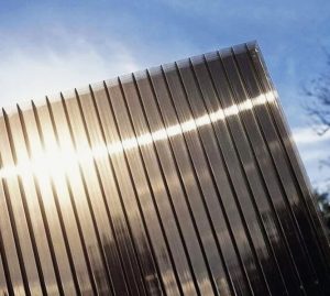 Polikarbon güneş geçirir mi?